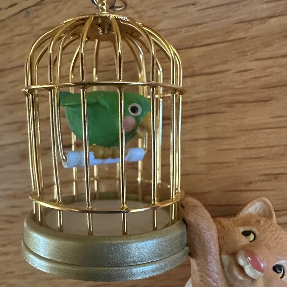 Hallmark Mischievous Kittens Ornament Collectors Series Dated 2000 - Picture 4 of 9